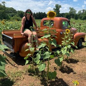 Meet your Posher, Holly